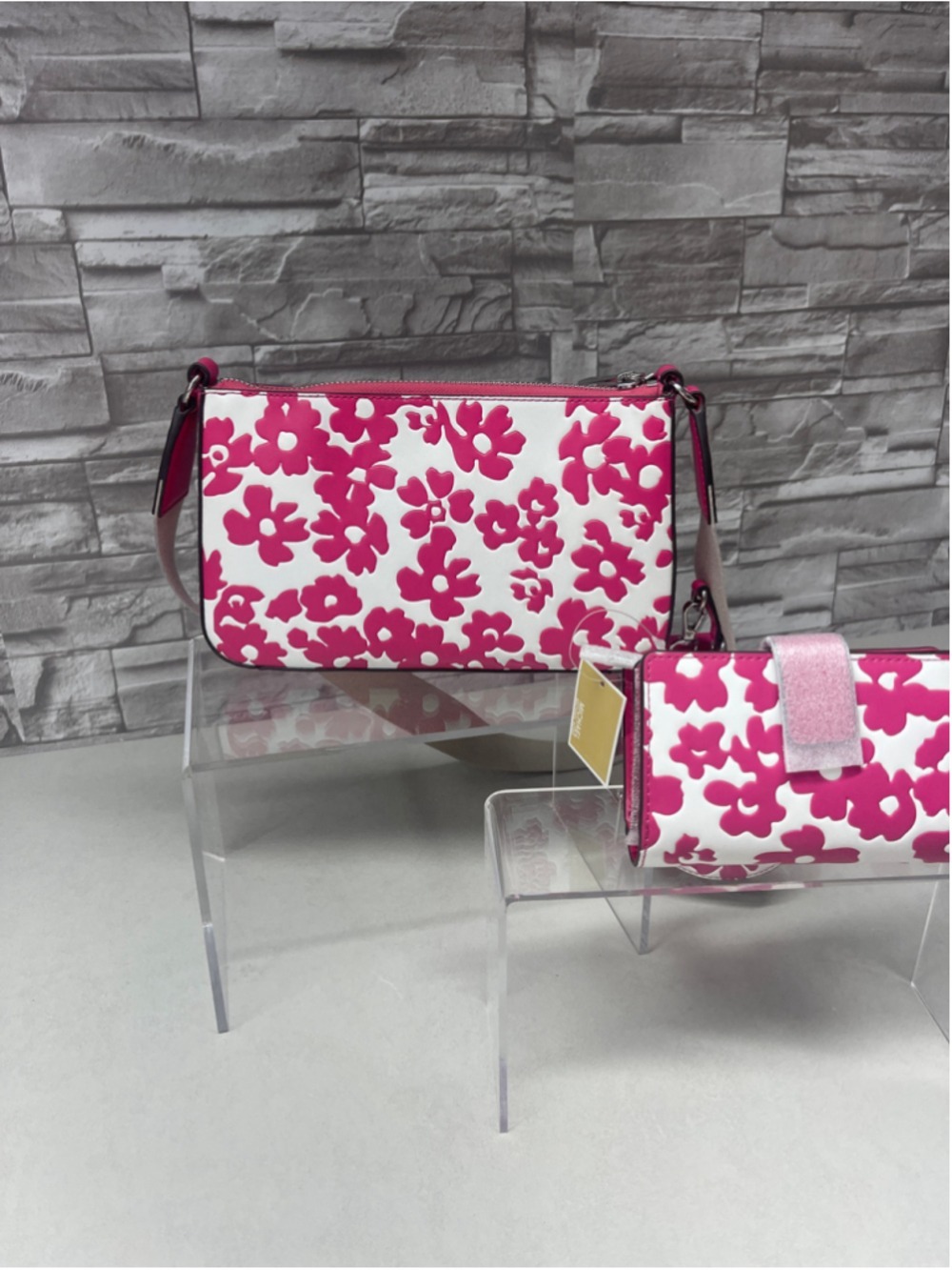 Michael Kors Crossbody With Tech Accessories Attached Dragonfruit Floral - Picture 3 of 13